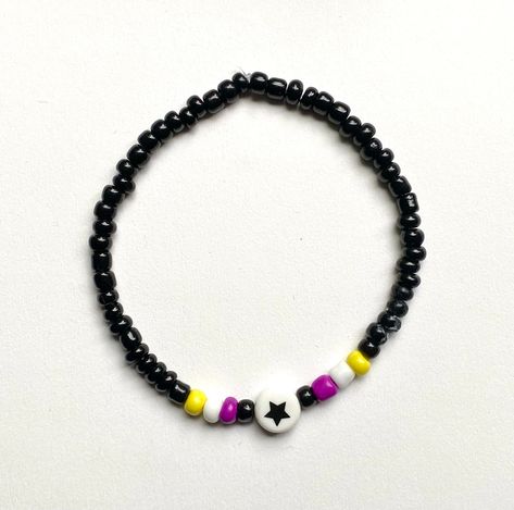 Nonbinary Accessories, Starboy Bracelet, Nonbinary Bracelet, Pulseras Aesthetic, Ideas Pulseras, Pride Accessories, Flag Beads, Beauty Routine Checklist, Floral Pattern Wallpaper