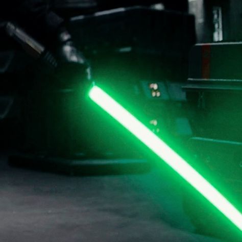 Green Jedi Aesthetic, Lightsabers Aesthetic, Green Lightsaber Aesthetic, Luke Skywalker Aesthetic, Luke Skywalker Icon, Starwars Oc, Darth Caedus, Jedi Aesthetic, Skywalker Aesthetic