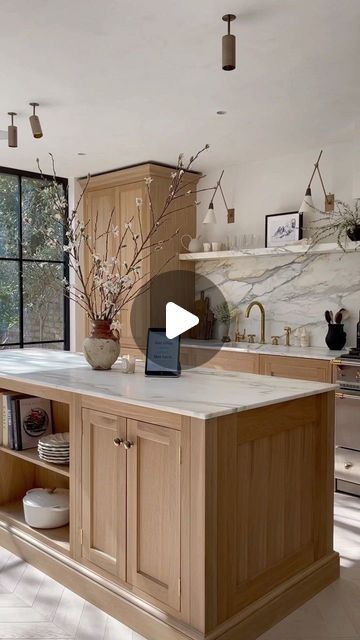 Natural Wood Cabinets Kitchen, Natural Wood Cabinets, Light Wood Kitchen Cabinets, Natural Wood Kitchen Cabinets, Natural Cabinets, White Oak Kitchen, Natural Wood Kitchen, Wood Kitchen Cabinets, Oak Kitchen