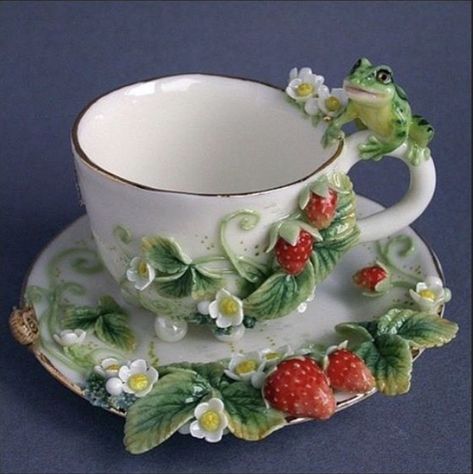 Pretty Tea Cups, Teapots And Cups, Cute Kitchen, A Frog, Ceramics Ideas Pottery, Cute Room Decor, Tea Cup And Saucer, Clay Crafts, Ceramic Pottery