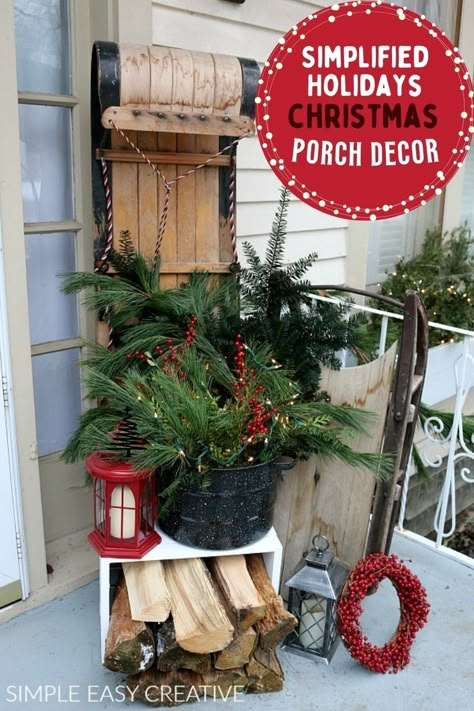 Christmas Sled Decoration, Natal Country, Winter Porch Decor, Cheap Farmhouse, Christmas Sled, Front Door Christmas Decorations, Porch Christmas Decor, Front Porch Christmas, Christmas Front Porch