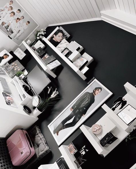 Jungkook Bedroom, Bts Room Ideas, Bts Bedroom, Bts Room Decor, Army Bedroom, Bts Room, Army Room Decor, Mini Luggage, Army Room