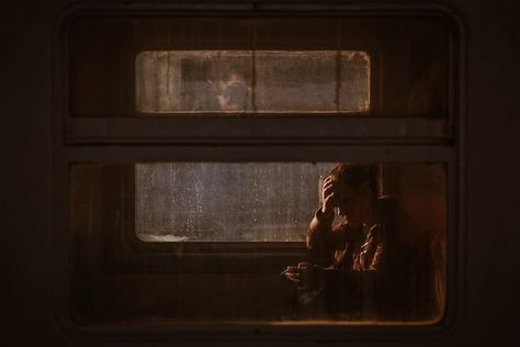 Paradis Sombre, Francesca Woodman, Photographie Portrait Inspiration, Takashi Murakami, Cinematic Photography, The Train, Insta Photo, A Train, The Window