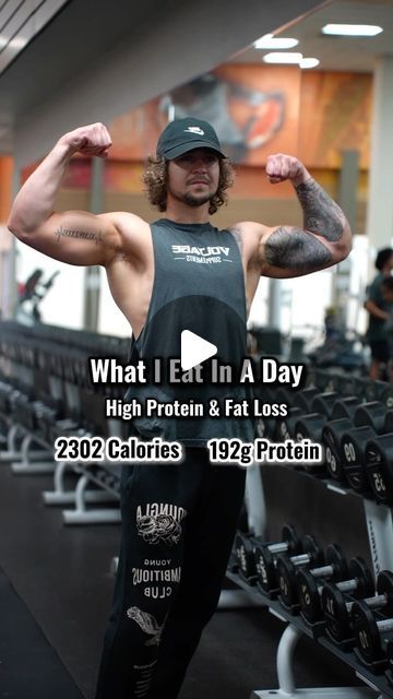 Justin Anderson on Instagram: "What I eat in a day. High protein and for fat loss. Last week of my fat loss phase currently down 12 lbs. 

~2302 Calories / 192g Protein

Meal 1: 
Chic fil a chicken sandwich
300g potato wedges 
Honey packet 

Meal 2:
6 oz lean ground beef
200g potatoes
30g low fat cheese
Pico/onions/greek yogurt

Meal 3:

1 banana
100g berries
Spinach
Scoop vanilla protein
1/2 cup greek yogurt 
1 tbsp chia seeds

Meal 4:

6 oz chicken breast
1/2 cup Alfredo sauce
2 servings protein pasta 
Asparagus 

#whatieatinaday#fatloss#workout#fitness#recipe#protein#fit#weightloss#muscle" Chic Fil A Chicken Sandwich, 200 Grams Of Protein A Day, 200g Protein Meal Plan, Pasta Asparagus, Honey Packets, Protein Meal Plan, Protein Pasta, Low Fat Cheese, Protein Meal