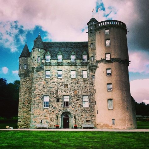 Castle Fraser, Scotland, Aberdeenshire Castle Fraser, Castles In Europe, Aberdeenshire Scotland, Castle Painting, Castle Mansion, Castles Of The World, Scotland Trip, Castles In Scotland, Scotland Castles