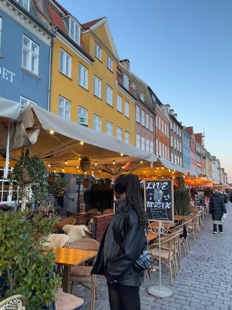 Copenhagen Denmark Style, Copenhagen Denmark Aesthetic Winter, Copenhagen Fall Aesthetic, Autumn In Copenhagen, Cophengan Denmark, Copenhagen City And Style, Copenhagen Photo Ideas, Copenhagen February, Copenhagen October