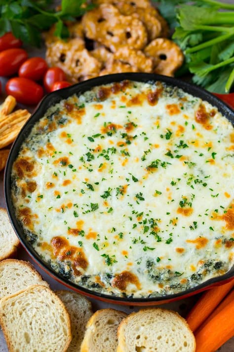 A skillet of hot spinach dip garnished with parsley and served with crackers, bread and vegetables. Rotisserie Chicken Dip, Chicken Alfredo Dip, Alfredo Dip, Cheesesteak Dip, Philly Cheese Steak Dip, Spinach Cheese Dip, Best Spinach Artichoke Dip, Hot Spinach Dip, Dip Recipes Hot