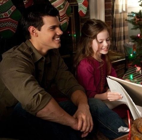 Jacob And Renesmee, Renesmee Cullen, Breaking Dawn Part 2, Edward Bella, Twilight Film, Breaking Dawn, The Twilight Saga, The Worst, Screen