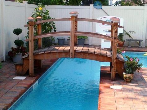 Bridge Over Pool, Beach Modern Living Room, Tropical Pools, Bali Homes, Pool Bridge, Outdoor Bench Plans, Indoor Pool Design, Traditional Dining Rooms, Swimming Pool Ideas