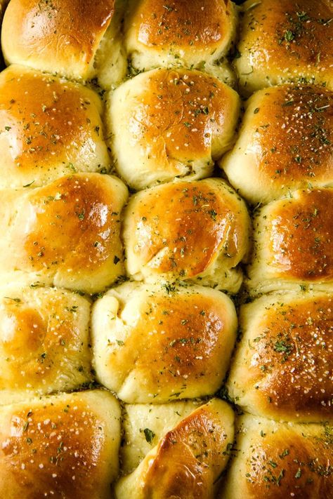 Scandinavian Bread, Bread Machine Rolls Recipes, Rolls Bread Machine, Super Easy Bread, Fluffy Recipe, Buttery Dinner Rolls, Bread Machine Rolls, Bread Machine Cinnamon Rolls, Hawaiian Dinner