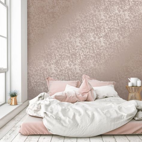 Metallic Wallpaper Bedroom, Crushed Velvet Wallpaper, Wallpaper Rose Gold, Rustic Bed Design, Gold Wallpaper Bedroom, Glam Wallpapers, Pink Wallpaper Bedroom, Rose Gold Rooms, Simple Bed Designs