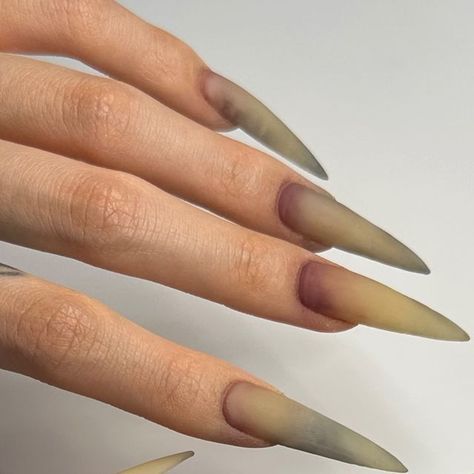 Nails by Maylene on Instagram: "back with more clawzz, it’s giving crawled out the grave   using @apresnailofficial XL stiletto" Nail Ideas Long Almond, Short Stiletto Acrylic Nails, Short Claw Nails, Decaying Winter, Natural Stiletto Nails, Cat Claw Nails, Talon Nails, Dr Claims, Shadow Side