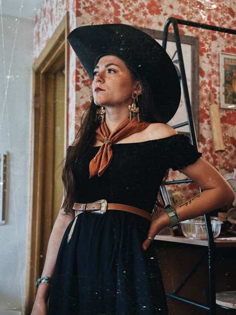 Western Academia Aesthetic, Western Gothic Aesthetic Outfit, Western Gothic Aesthetic Fashion, Western Witch Aesthetic, Western Gothic Outfit, Gothic Western Fashion, Gothic Country Aesthetic, Country Gothic Aesthetic, Goth Western Style