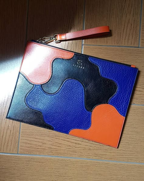 Leather ziper clutch (Camoflage limited edition) Diy Leather Bag, Leather Card Wallet, Leather Art, Leather Ideas, Patchwork Bags, Leather Bag Women, Leather Clutch Bags, Leather Gifts, Leather Bags Handmade