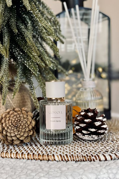 Use Fragrance to Warm Up the Atmosphere Christmas Smells, Fragrance Display, Cozy Winter Decor, Luxury Gifts For Women, Winter Fragrance, Room Freshener, Room Diffuser, Christmas Scents, Room Sprays