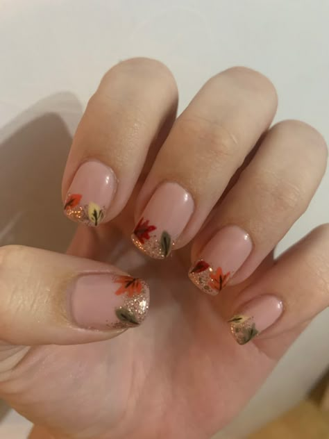 Short Fall Leaves Nails, Autumn Leaf Nail Art, Autumn Leaves Nail Art, Wedding Nails Autumn, Autumn Nails Leaves, Fall Boho Nails, Autumn Floral Nails, Fall Leaves Nail Designs, Autumn Leaf Nails