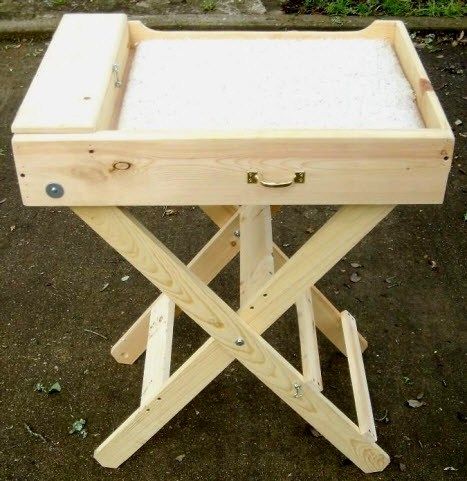 5 DIY Dog Grooming Tables You Can Build Today (with Pictures) | Doggie Designer Rabbit Grooming Table, Diy Dog Grooming Table, Rabbit Grooming, Dog Grooming Table, Show Rabbits, Cat Diy Crafts, Dog Grooming Tools, Grooming Table, Meat Rabbits