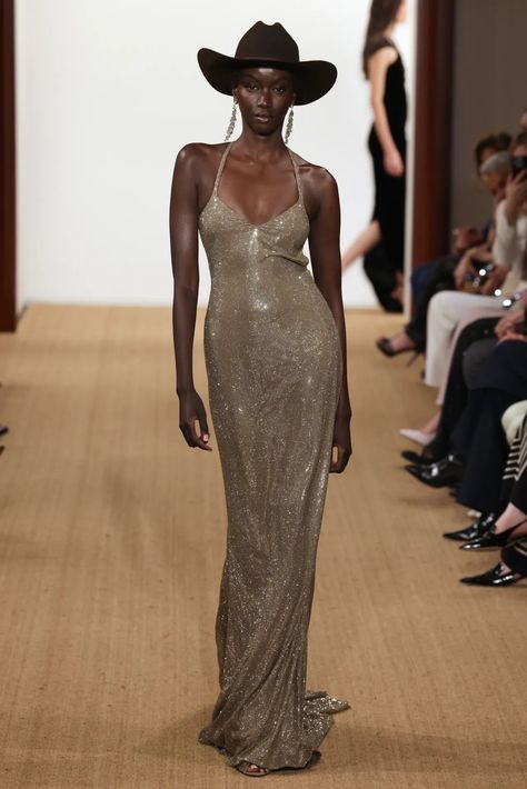 Ralph Lauren Fall 2024 Runway, Fashion Show & Collection Review [PHOTOS] Ralph Lauren Runway, 2024 Runway, Ralph Lauren Fall, Elegant Outfit Classy, Red Carpet Outfits, Show Collection, Ralph Lauren Dress, Fashion Show Collection, 2024 Collection