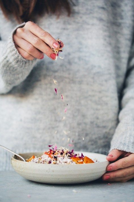 quinoa bircher porridge with persimmons and petals | green kitchen stories recipe Lifestyle Photography Ideas, Healthy Lifestyle Photography, Exhibition Ideas, Photography Exhibition, Food Photography Inspiration, Healthy Food Blogs, Kitchen Stories, Eating Food, Food Photography Styling