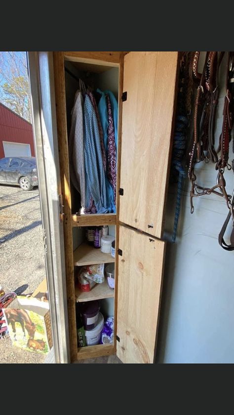 Horse Trailer Layout, Unique Home Organization, Horse Trailer Door Organizer, Horse Trailer Interior Ideas, Horse Float Storage Ideas, Horse Trailer Dressing Room Conversion, Horse Trailer Organization Ideas, Bumper Pull Horse Trailer Organization, Gooseneck Horse Trailer Tack Room Ideas