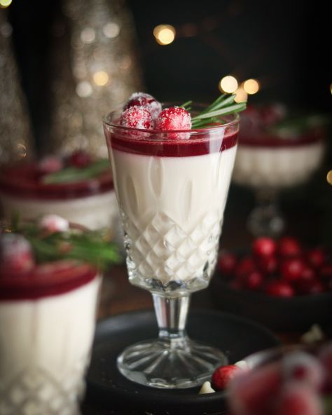 Gelee Recipe, Cranberry Topping, White Chocolate Panna Cotta, Chocolate Panna Cotta, Vanilla Panna Cotta, Freeze Pancakes, Panna Cotta Recipe, Christmas Fudge, Peppermint Sugar