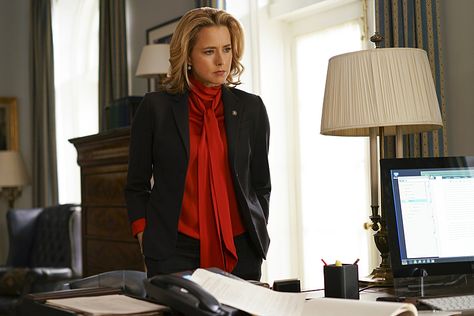 Madam Secretary Outfits, Madam Secretary Tv Series, Elizabeth Mccord, Attorney Fashion, Tea Leoni, Secretary Outfits, Madam Secretary, Sky Go, Sky Tv