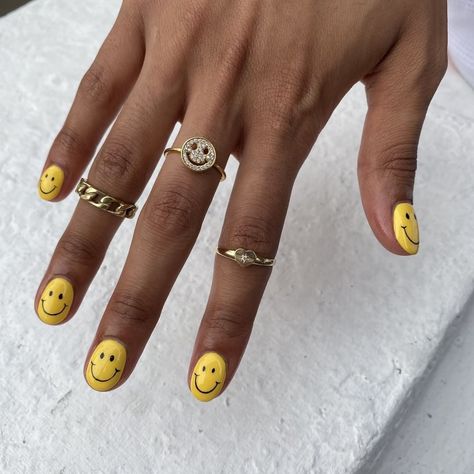 Smile On Nails, Smile Face Nails, Extreme Nail Art, Happy Face Nails, Nails Smiley Face, Smile Nails, Smiley Nails, Hair Extensions Ponytail, Extensions Ponytail