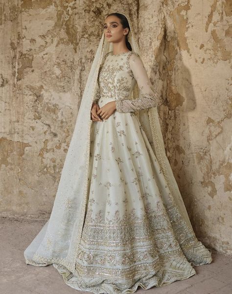 Elegant Pakistani Wedding Dress, Simple Desi Wedding Dress, Modest Bridal Lehenga, Modest Nikkah Outfit, Ivory Nikkah Dress, Pakistani White Bridal Dress, White Walima Dress, Nikkah Dress Pakistani White, Modest Nikkah Dress