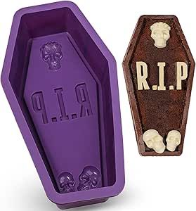 Coffin Shaped Cake, Backen Halloween, Coffin Cake, Baking Halloween, Halloween Themed Party, Spooky Graveyard, Cupcake Tins, Shaped Cake, Halloween Party Themes