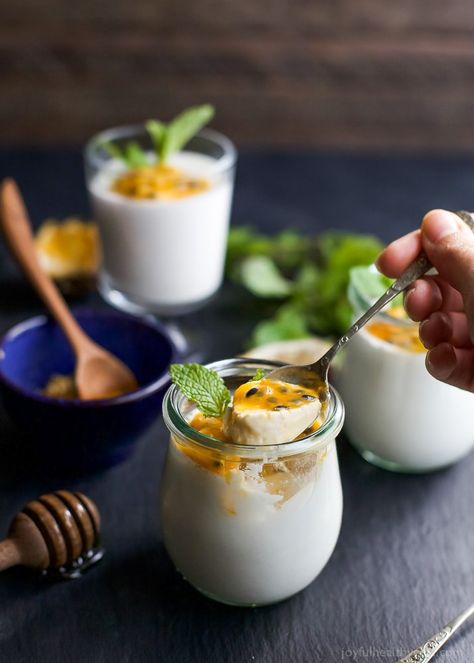 Paleo Vanilla Panna Cotta with Passion Fruit - a slightly sweet creamy Panna Cotta recipe that'll quickly become your new favorite dessert! And guess what, it's guilt free too! | joyfulhealthyeats.com Healthy Summer Dessert Recipes, Light Summer Desserts, Vanilla Panna Cotta, Passionfruit Recipes, Panna Cotta Recipe, Healthy Summer Desserts, Lime Cheesecake, Nice Recipes, Fine Dining Recipes