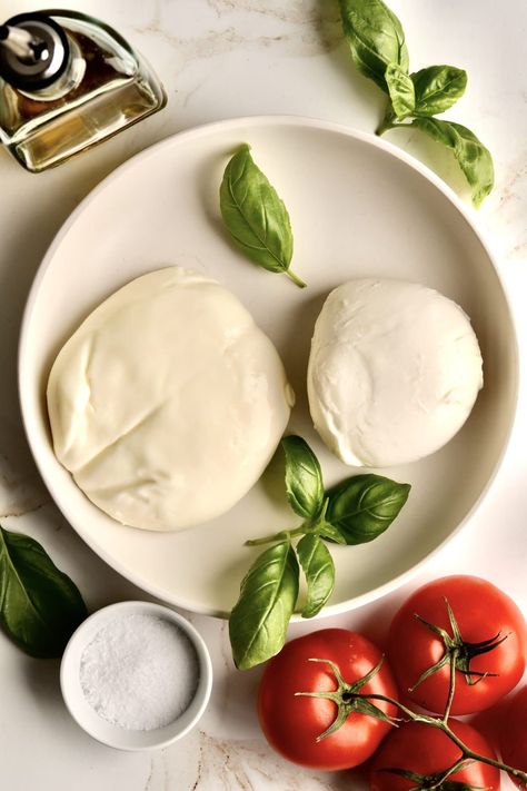 Mozarella vs. Burrata- This complete guide explains everything you want to know about mozzarella and burrata. All the info you need here! Cheese Maker, Burrata Cheese, Buffalo Mozzarella, White Cheese, Fresh Cheese, Cheese Curds, Italian Cheese, Cheese Shop, Cheese Ball Recipes