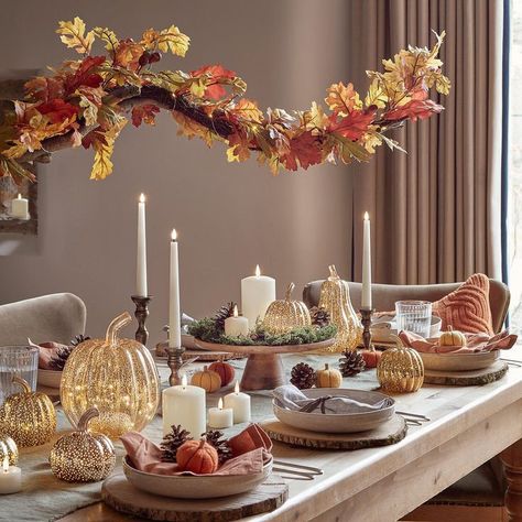 Fall Dining Room Table Decor, Dining Display, Fall Dining Room Table, Fall Dining Room, Light Up Pumpkins, Autumn Dining, Fall Garland, Autumn Table, Thanksgiving Centerpieces