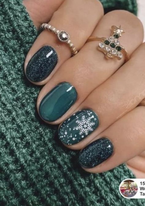 Winter Aesthetic Nails, Dip Nail Ideas, Nail Ideas For Winter, Navy And Emerald, Winter Nails Ideas, Nail Designs For Short Nails, Designs For Short Nails, Emerald Nails, Dip Nail