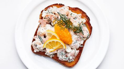 Hits of crème fraîche, lemon zest, and dill will guarantee you a rich and zingy shrimp toast. Skagen Toast Recipe, Skagen Toast, Swedish Food Recipes, Food Recipes Appetizers, Meal Train, Swedish Food, Shrimp Toast, Xmas 2022, Popular Appetizers