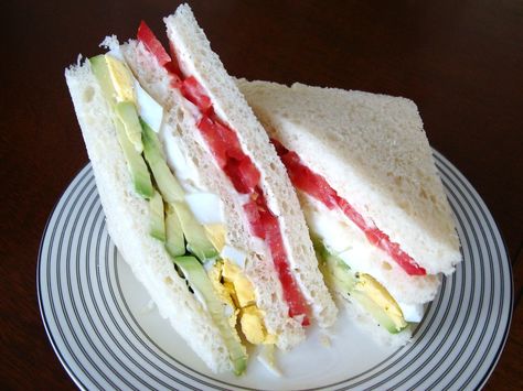 #iloveavocados //Triple. We adore this healthy sandwich: avocado, tomato and eggs. Delicious. Egg Tomato Sandwich, Peruvian Cuisine, Healthy Sandwiches, Peruvian Recipes, Wrap Sandwiches, Finger Foods, Good Eats, Love Food, Great Recipes