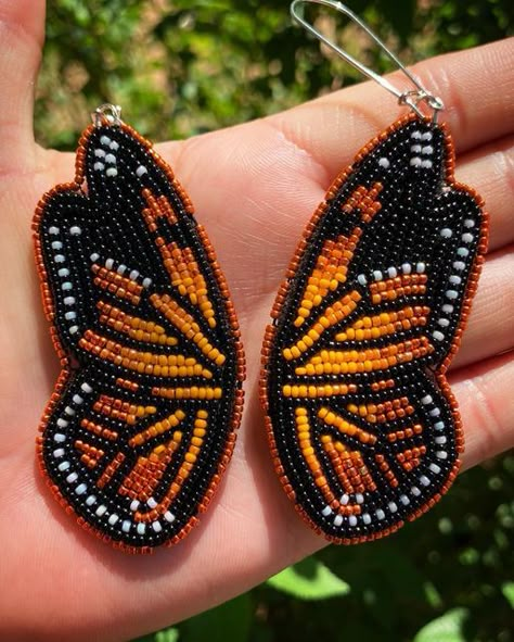 Beaded Earrings Native Beadwork Pattern, Native Beadwork Earrings, Beadwork Patterns Free Seed Bead Tutorials, Mexican Beadwork, Beaded Earrings Native Beadwork, Butterfly Beaded Earrings, Beaded Butterfly Earrings, Powwow Beadwork, Indigenous Crafts