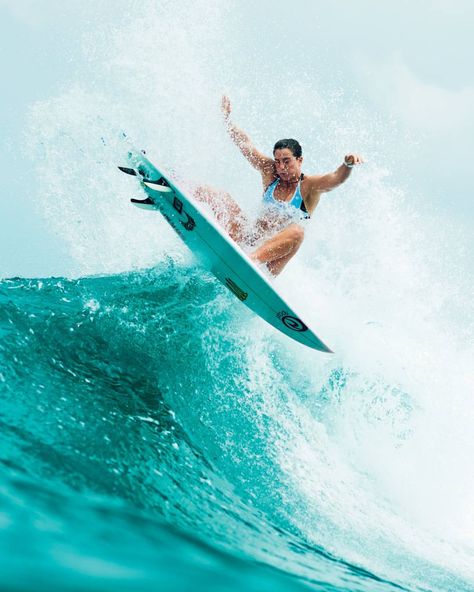 World champ Tyler Wright kickin' out the jams. Image / Corey Wilson Tyler Wright, Surf Pics, Famous Surfers, Surfer Girls, Water Surfing, Hang 10, Beautiful Water, Surfing Photography, Hang Ten