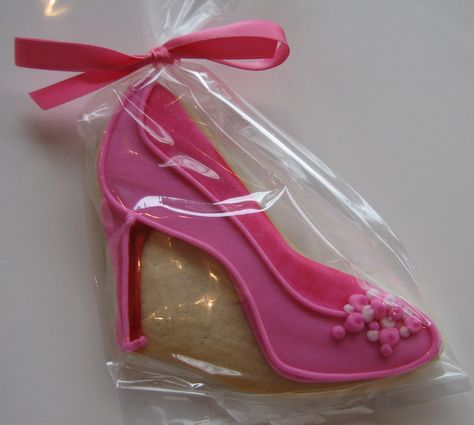 Louboutin Stiletto Shoe Cookie | Flickr - Photo Sharing! Stilleto Shoes, High Heel Cookies, Cookie Flooding, Cookie Clothes, Girly Cookies, Shoe Cookies, Cookie Baskets, Shoes Louboutin, Onesie Cookies