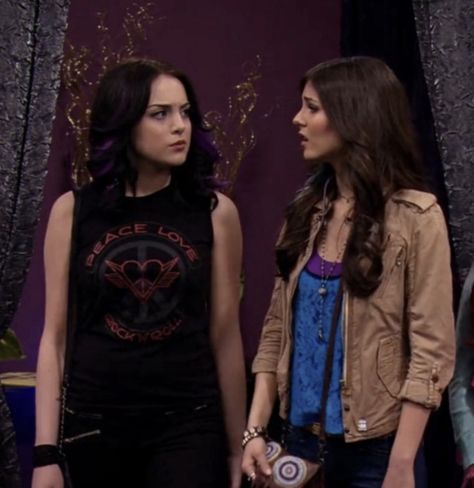 Jade X Tori, Jade And Tori, Tori And Jade, Jori Victorious, Jade West Outfits, Jade Victorious, Tv Characters Outfits, Victorious Nickelodeon, Jade West Victorious