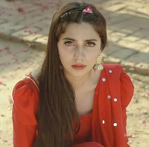 Sadqay Tumhare, Mahira Khan Dresses, Vintage Bollywood Aesthetic, Human Body Facts, E Business, Trendy Bags, Mahira Khan, Stylish Dpz, Beautiful Pakistani Dresses