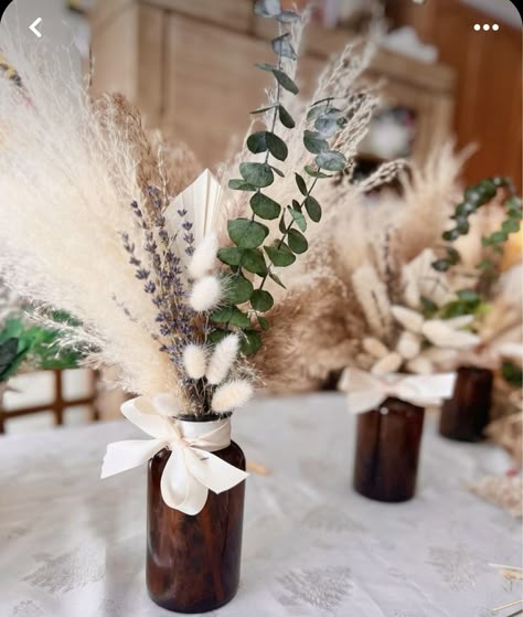 Pampas And Eucalyptus Wedding Centerpieces, Wedding Sign Dried Flowers, Pompadour Centerpieces, Pompous Centerpieces, Dried Centerpieces Wedding, Boho Floral Arrangements Wedding, Pampas Centerpieces Wedding, Pampas Grass Centerpiece Wedding Ideas, Pampas Flower Arrangement