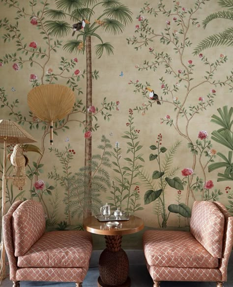 Old Fashioned Decor, Chinoiserie Room, De Gournay Wallpaper, Hand Painted Wallpaper, Chinoiserie Wallpaper, Beautiful Hotels, Interior Deco, Art Deco Interior, Beirut