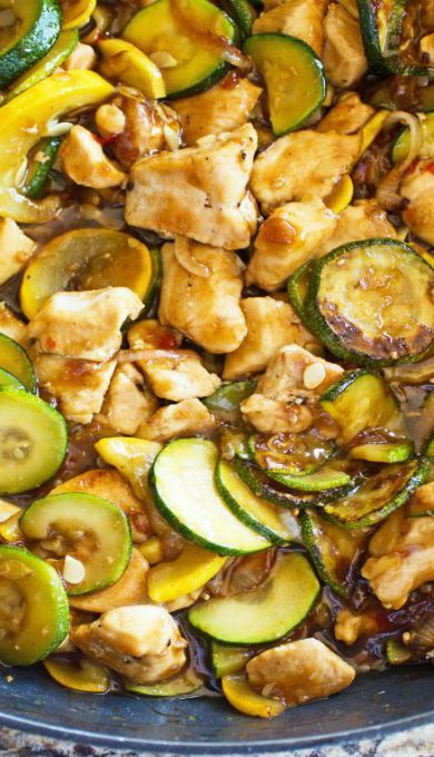 Chicken Zucchini Recipes, Zucchini Stir Fry, Chicken Squash, Chicken And Zucchini, Yellow Squash Recipes, Stir Fry Recipes Chicken, Veggie Snacks, Chicken Zucchini, Yellow Summer Squash