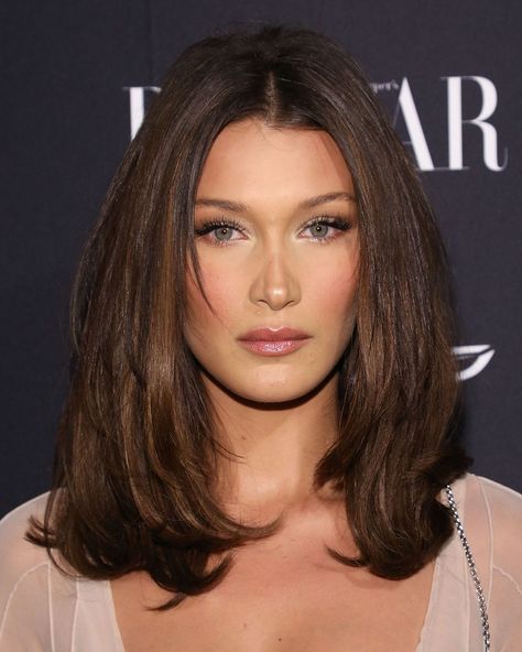 Bella Hadid dyed her hair chocolate brown ahead of the 2018 Victoria's Secret Fashion Show. See the model's new hair color here. Bella Hadid Hair, Haircuts For Medium Hair, Hot Hair Styles, Irina Shayk, Brunette Hair, Aesthetic Hair, Bella Hadid, Dark Hair, Hair Highlights