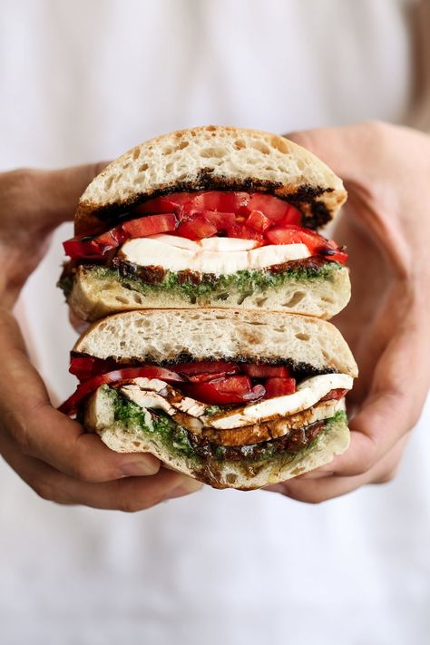 heirloom tomato and mozzarella caprese sandwich recipe Ciabatta Bread Sandwich, Tomato Sandwich Recipes, Heirloom Tomato Recipes, Mozzarella Caprese, Tomato Caprese, Mozzarella Sandwich, Balsamic Glazed Chicken, Caprese Sandwich, Tomatoes Mozzarella