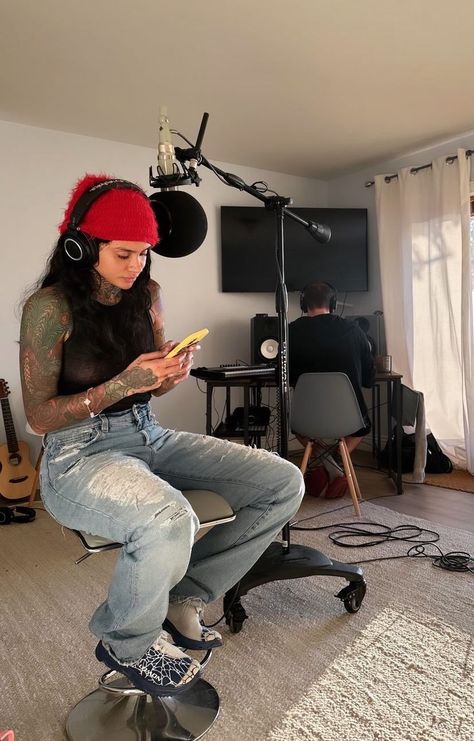 kehlani Kehlani Red Carpet, Kehlani Haircut, Kehlani In The Studio, Kehlani Girlfriend Material, Kehlani Style Outfits, Kehlani Everything Music Video, Stud Kehlani, Masc Kehlani, Kehlani Inspired Tattoos