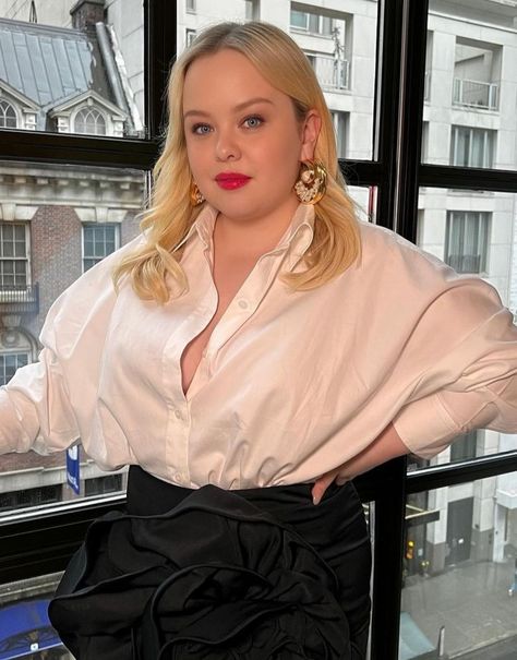 Nicola Coughlan, Celebrity Style Inspiration, Curvy Girl Outfits, Boss Lady, Style Icon, Capsule Wardrobe, Plus Size Fashion, Dress To Impress, Celebrity Style