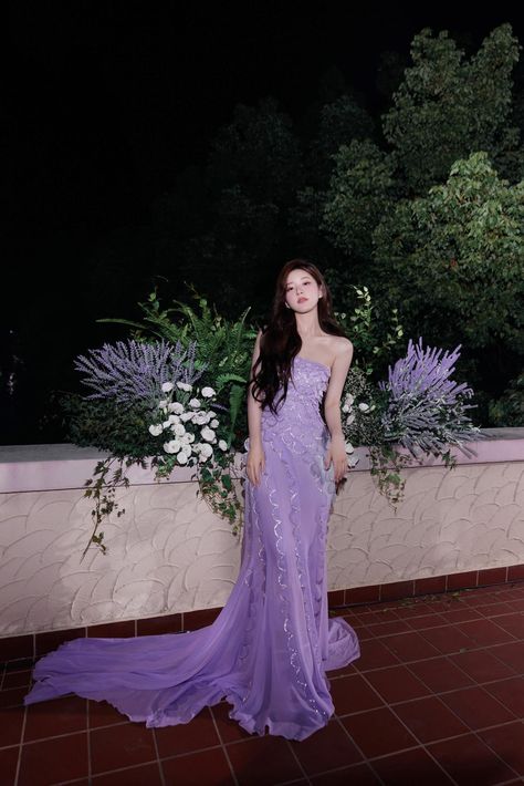 Chinese Prom Dress, Lavender Gown, Night Gown Dress, Gowns Dresses Elegant, Classy Prom Dresses, Chinese Actors, L Occitane, Gala Dresses, Glam Dresses