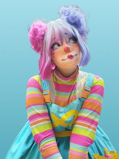 Pastel Clowncore Aesthetic, Pastel Clown Costume, Muscles Anatomy Drawing, Pastel Clown Makeup, Soft Clown Makeup, Pastel Clowncore, Diy Party Costumes, Cute Clown Costume, Pastel Clown