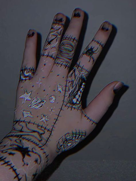 Fake Hand Tattoos, Doll Hand Tattoo, Grunge Finger Tattoos, Cool Drawings On Hands, Hand Tattoos Eye, Bone Drawing On Hand, Emo Hand Tattoos, Grunge Hand Tattoos, Mha Shoes